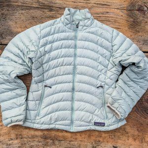 Women's patagonia light weight down jacket Medium in EUC